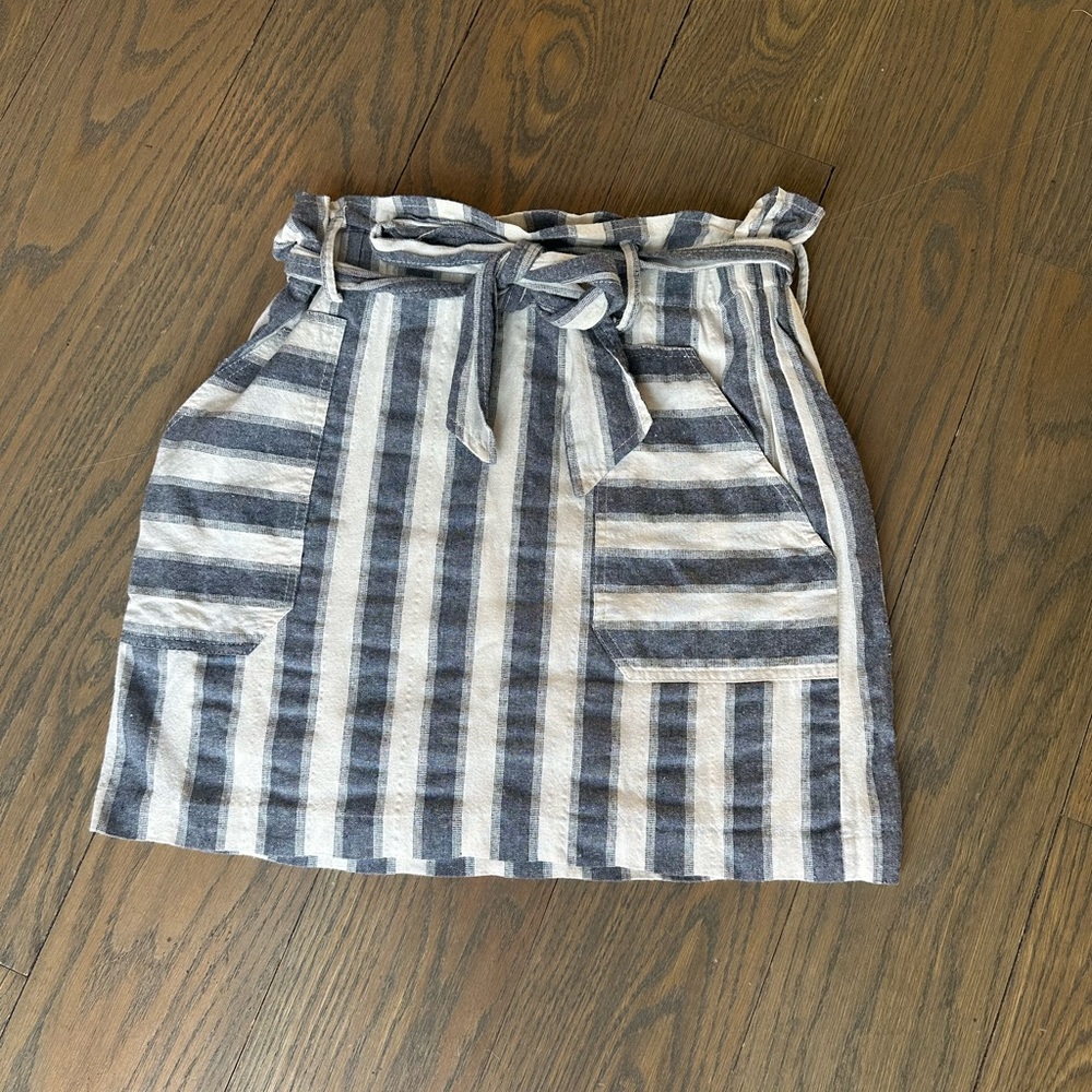 Vici Paperbag Waist Mini Skirt- size small